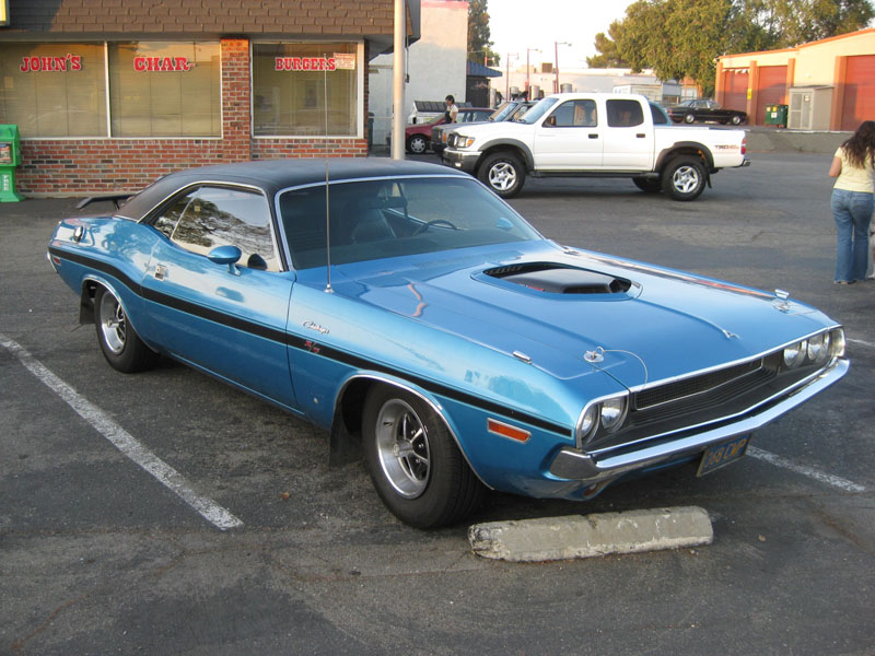 John's Burger Friday Night Cruise In - 1970 dodge challenger