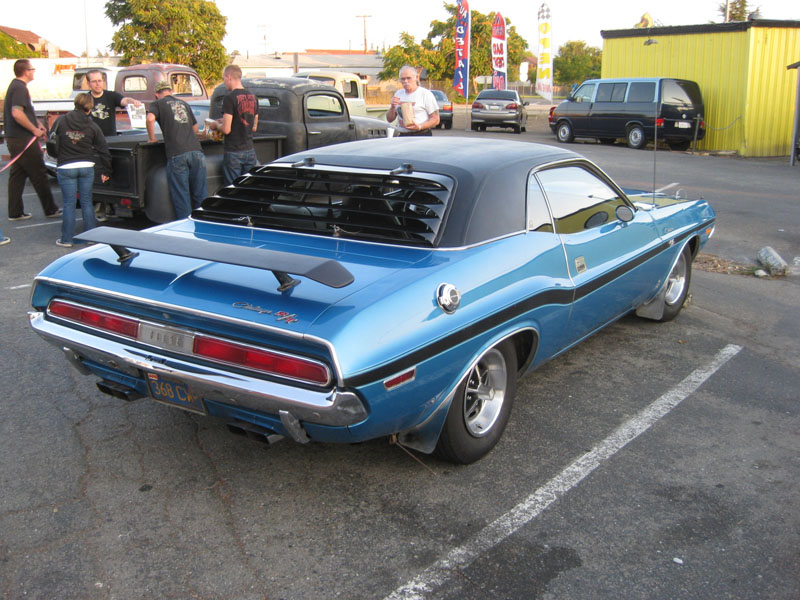 John's Burger Friday Night Cruise In - 1970 dodge challenger