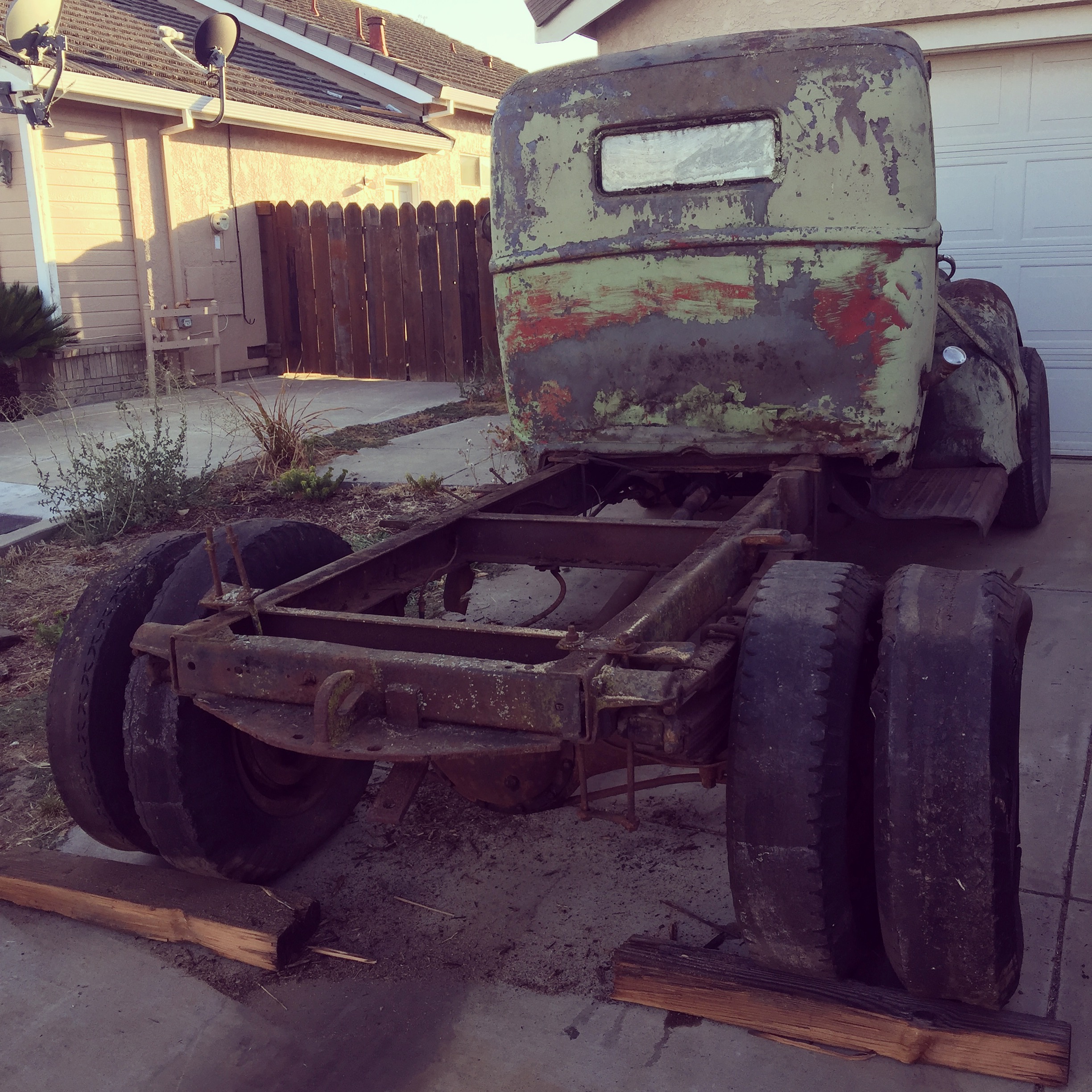 1941 ford truck - 41 ford truck - rear end shenanigans - mounting and locating a dana 60, rear fenders and more