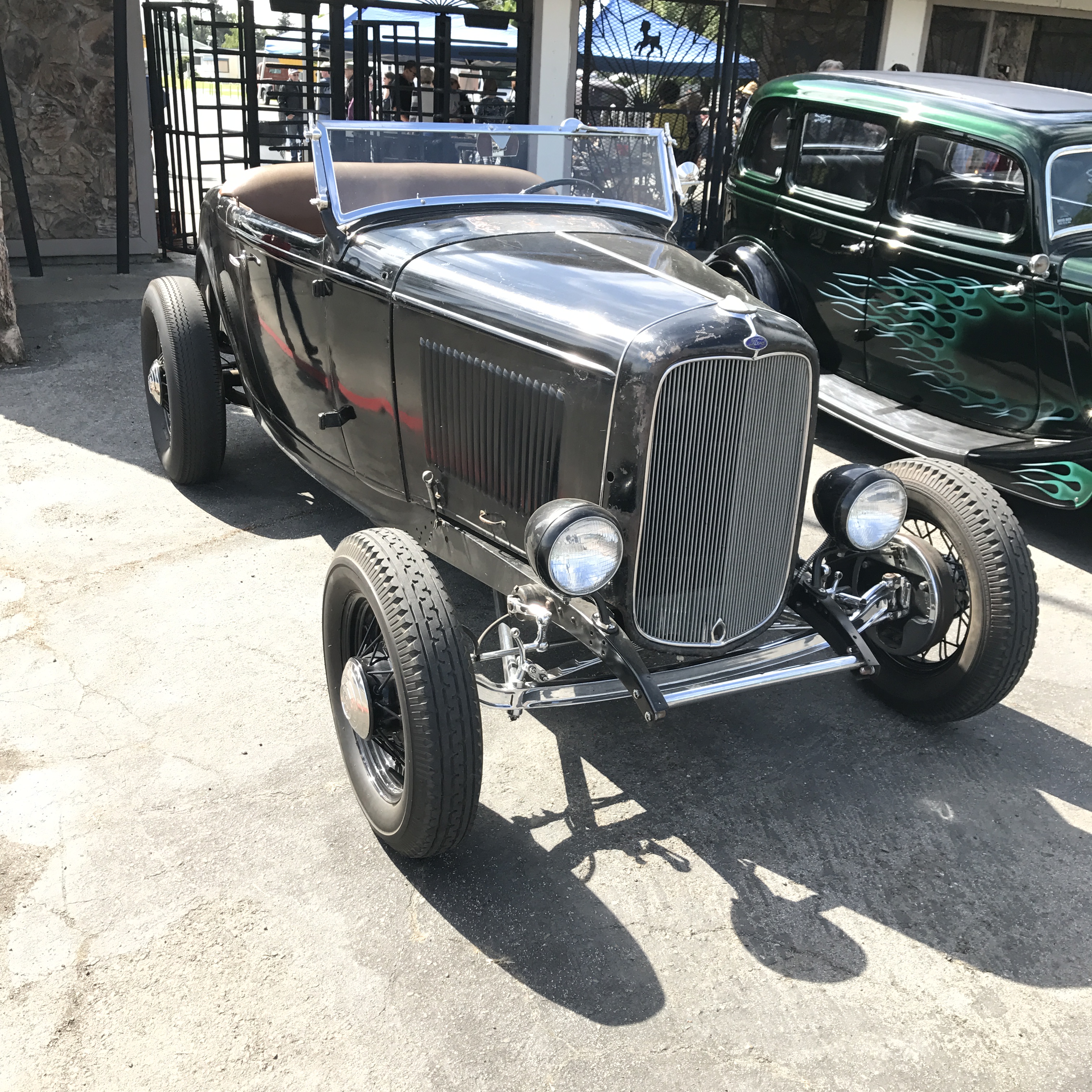 Flathead Hot Rod Roadster - 1932 Ford Deuce Hot Rod Roadster
