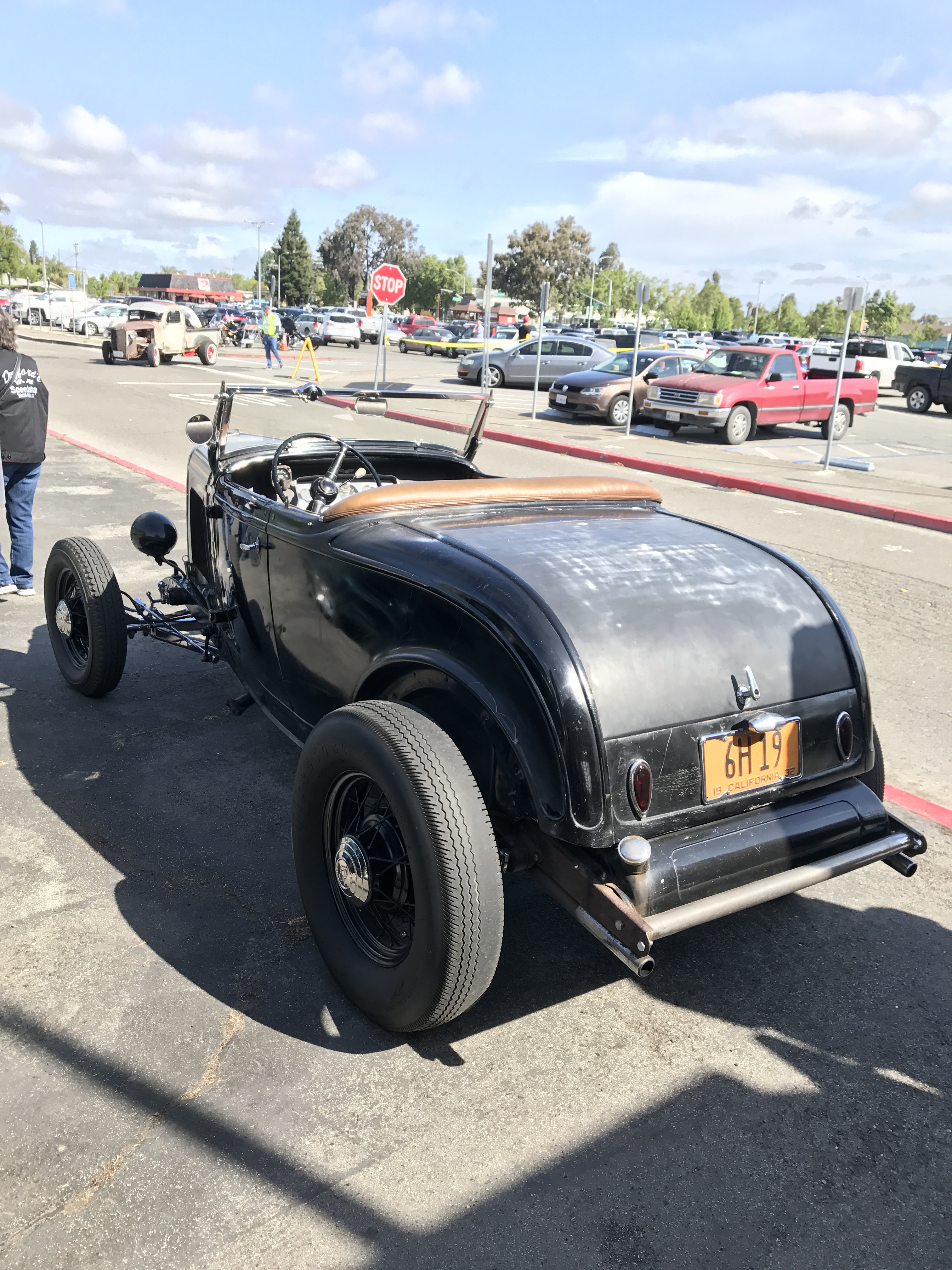 Flathead Hot Rod Roadster - 1932 Ford Deuce Hot Rod Roadster